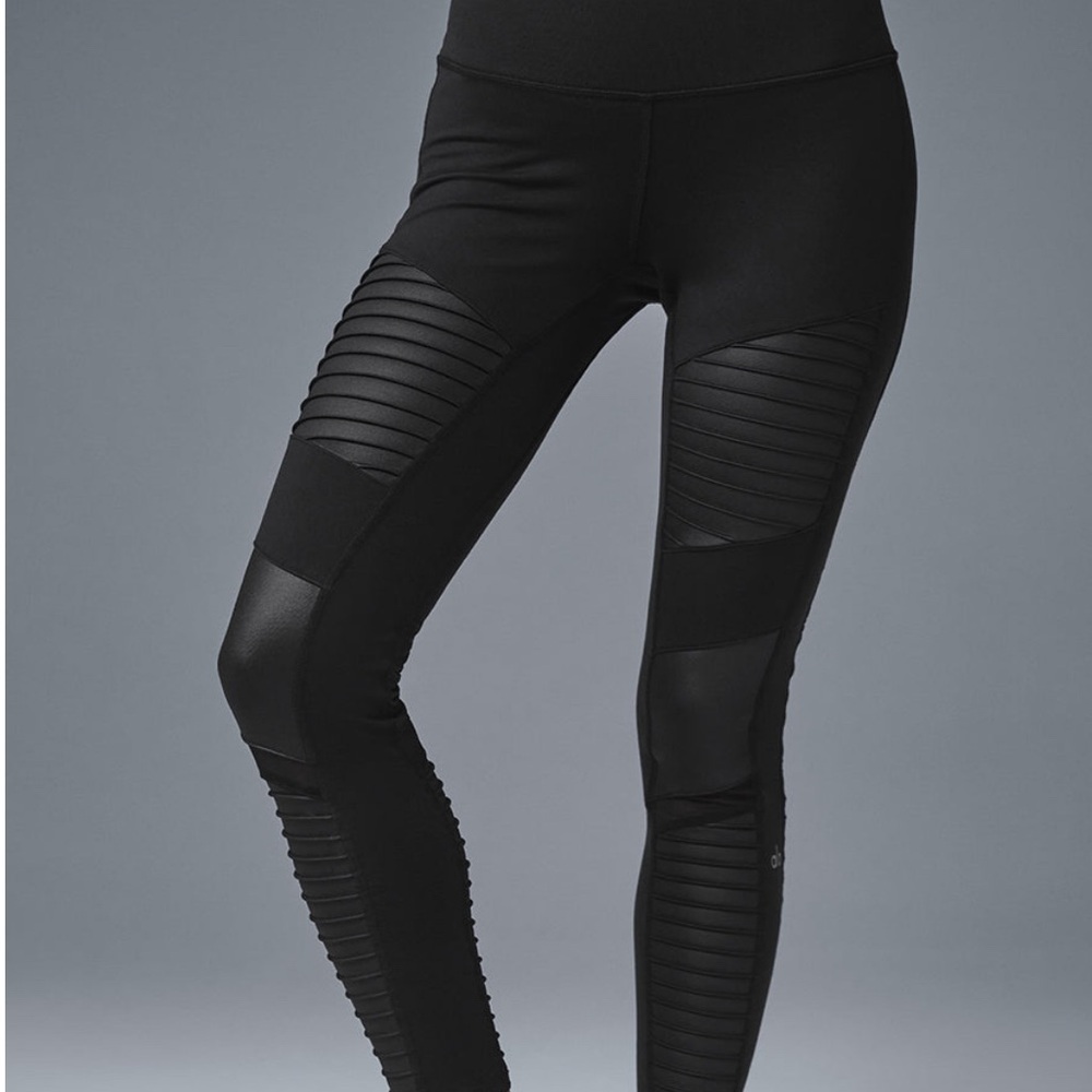 Alo yoga black 7/8 high-waist Moto Leggings, small